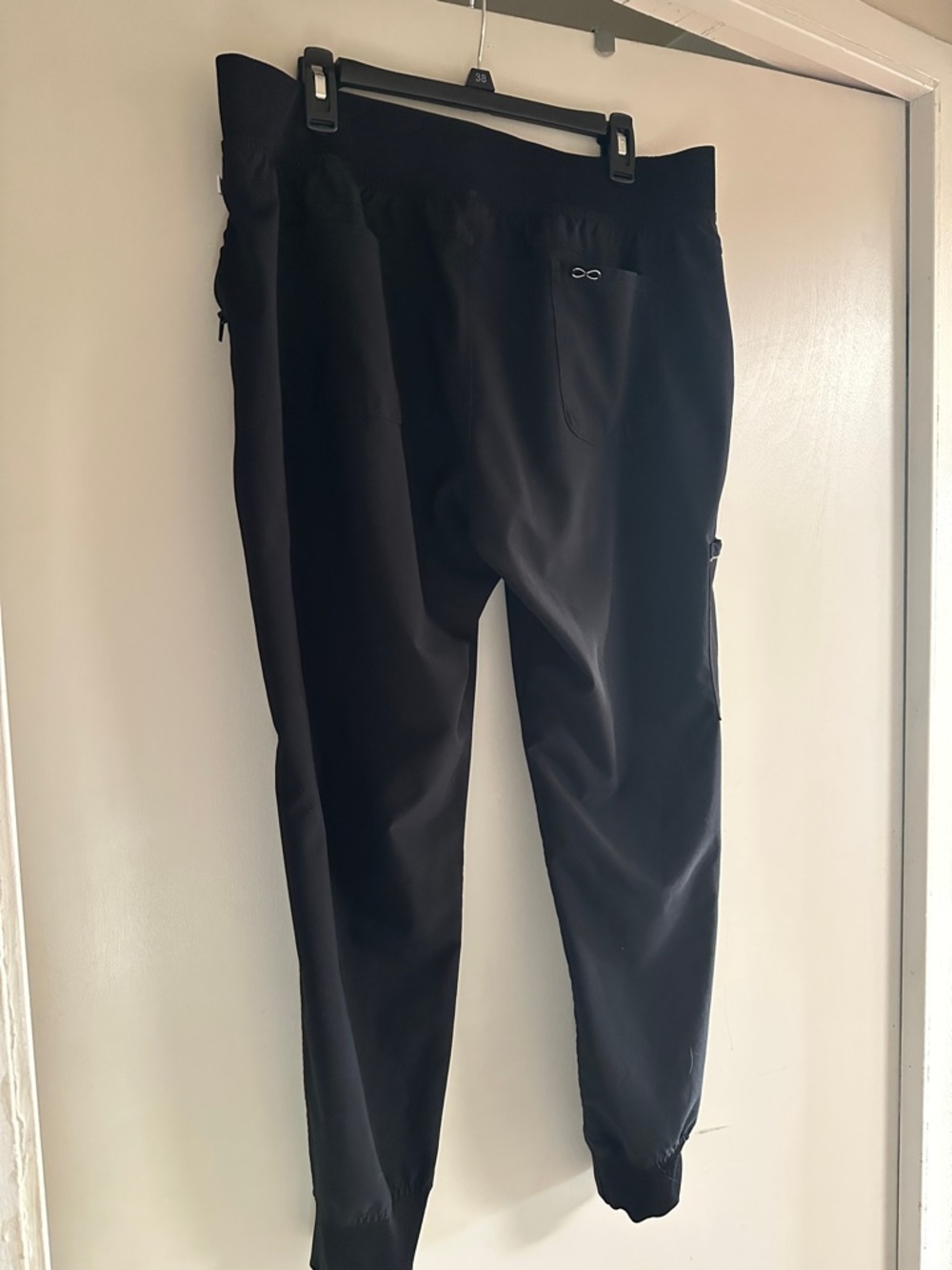 Infinity scrubs women’s jogger style scrub pant in black